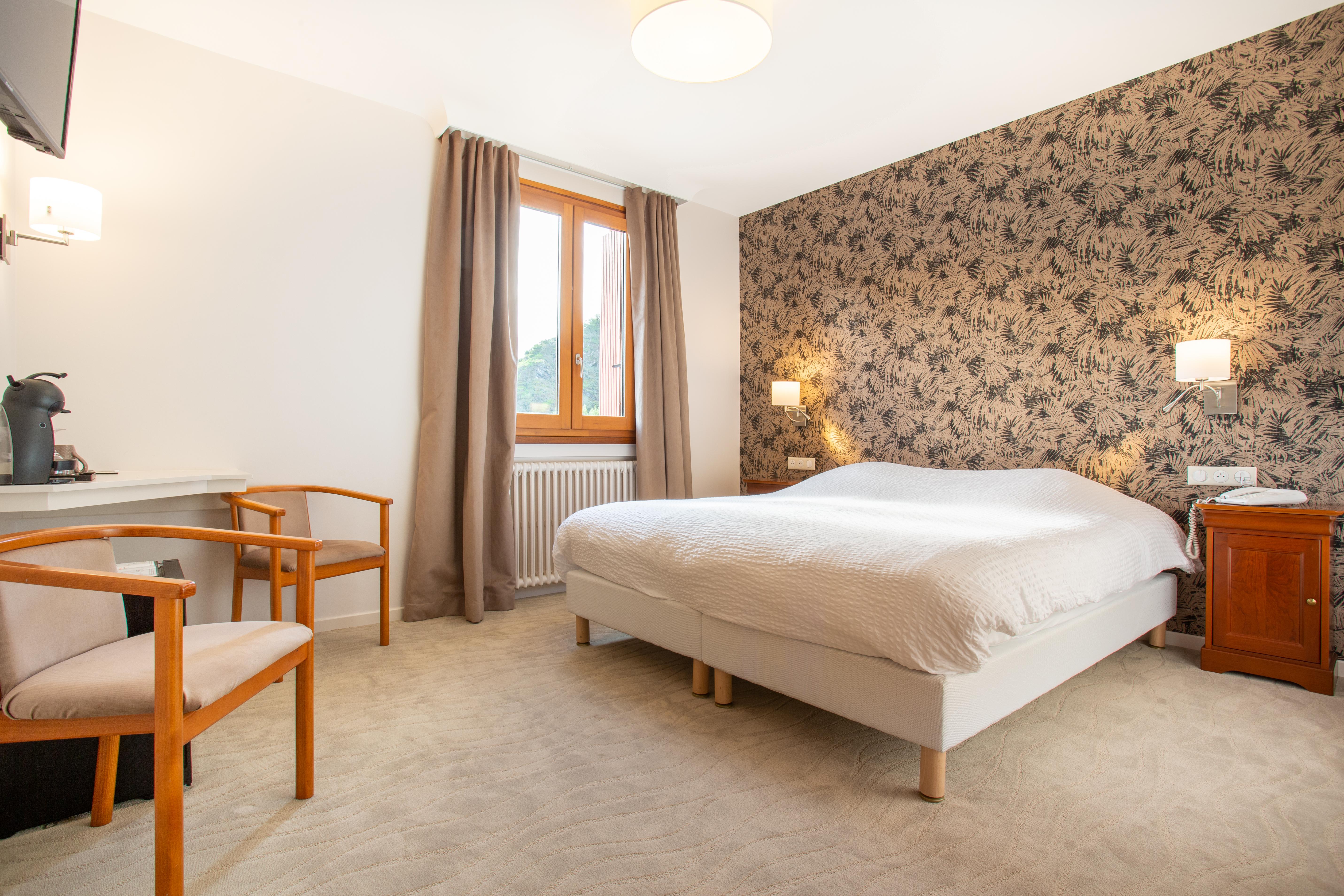 Logis Hotel Restaurant Du Pont Ambialet Экстерьер фото