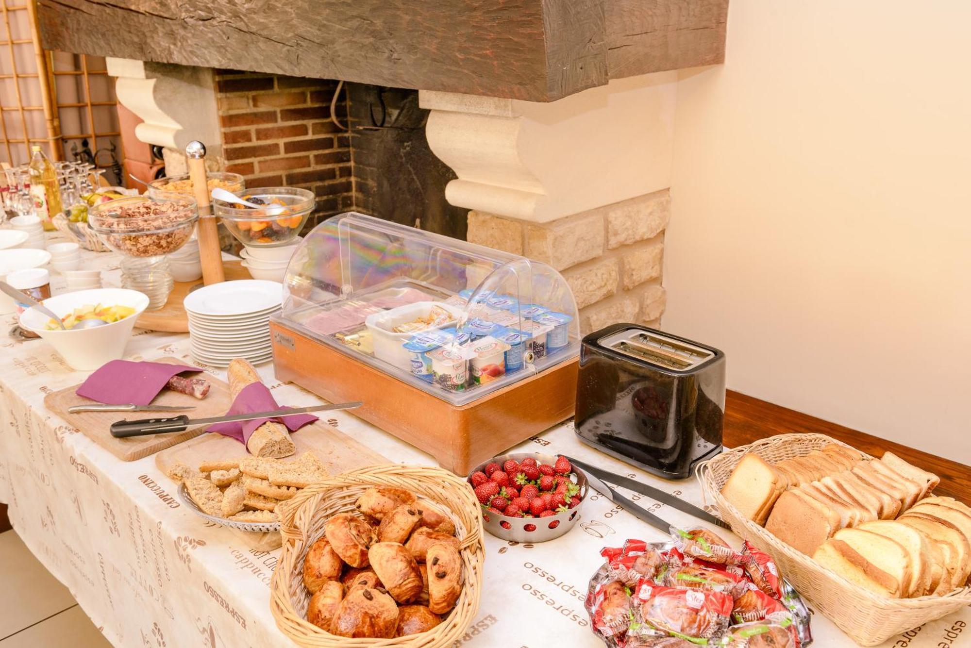 Logis Hotel Restaurant Du Pont Ambialet Экстерьер фото