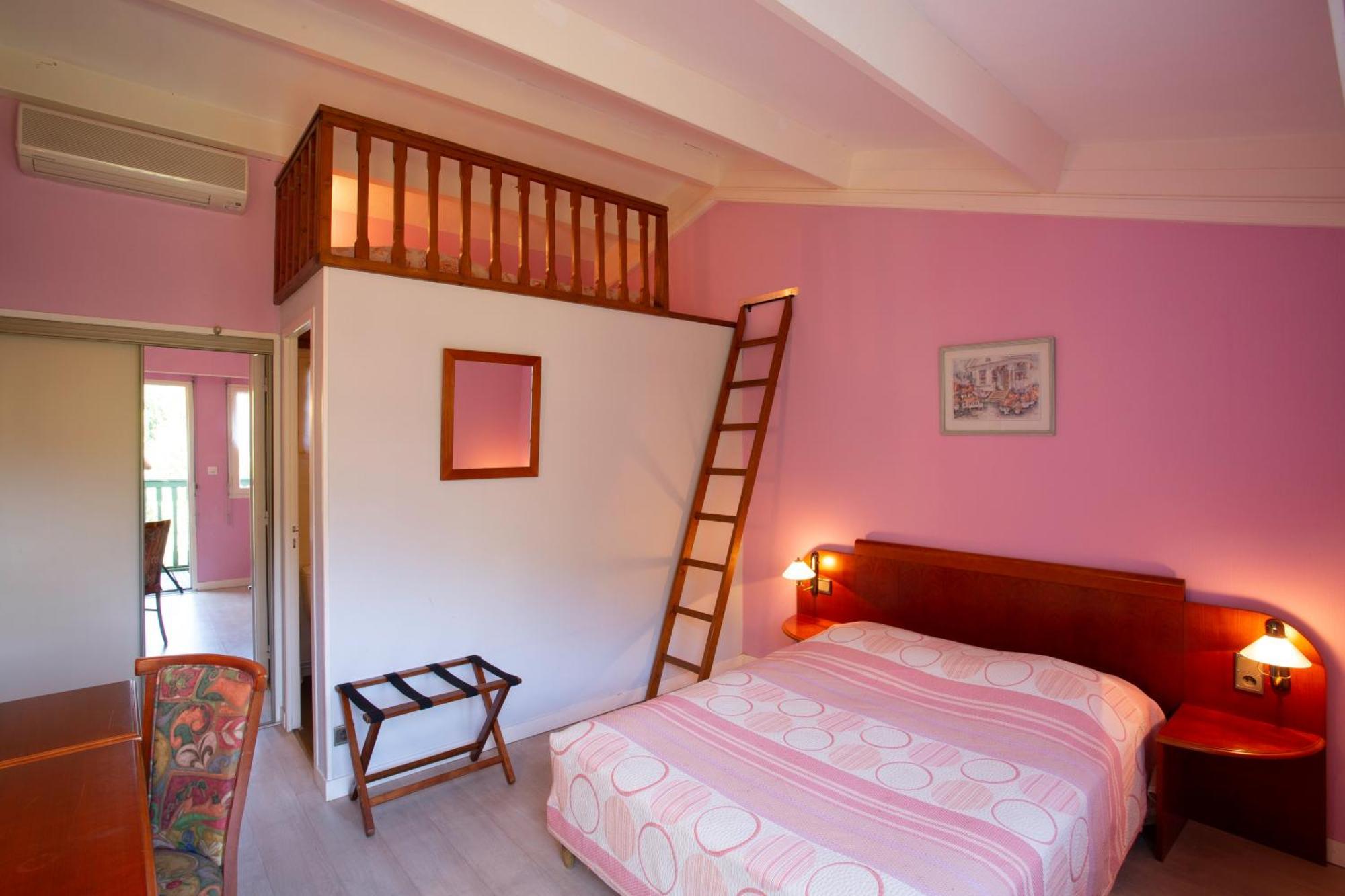 Logis Hotel Restaurant Du Pont Ambialet Экстерьер фото