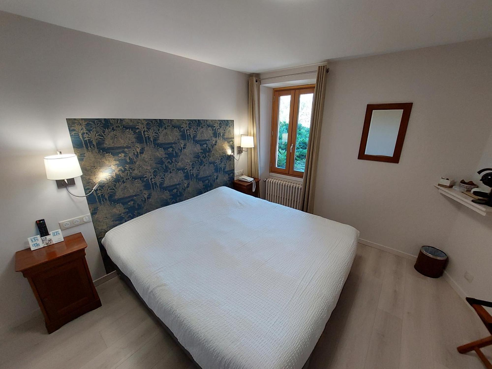 Logis Hotel Restaurant Du Pont Ambialet Экстерьер фото
