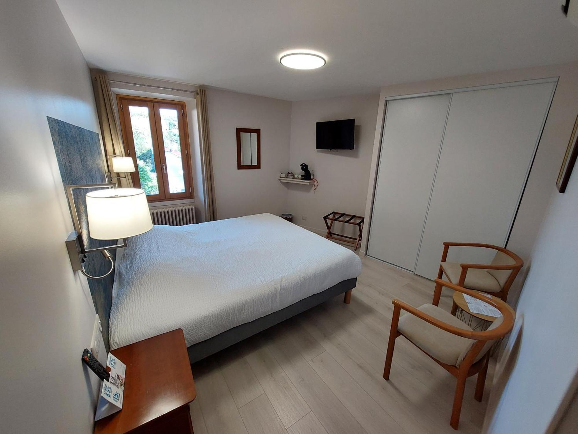 Logis Hotel Restaurant Du Pont Ambialet Экстерьер фото