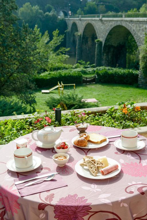 Logis Hotel Restaurant Du Pont Ambialet Экстерьер фото