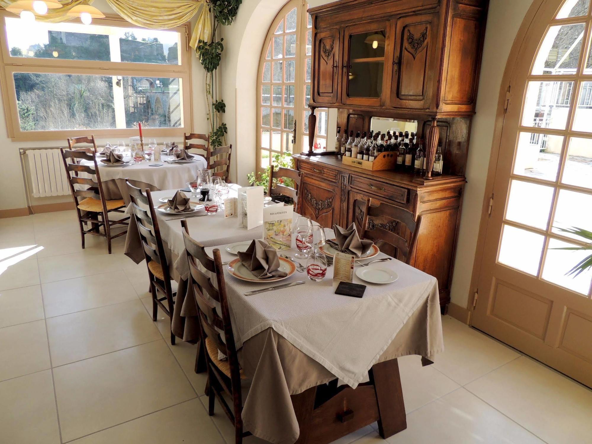 Logis Hotel Restaurant Du Pont Ambialet Экстерьер фото