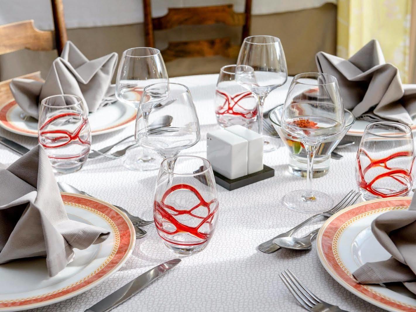 Logis Hotel Restaurant Du Pont Ambialet Экстерьер фото