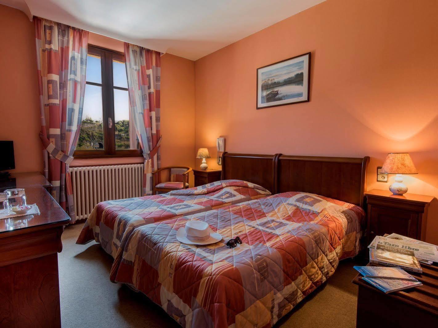 Logis Hotel Restaurant Du Pont Ambialet Экстерьер фото