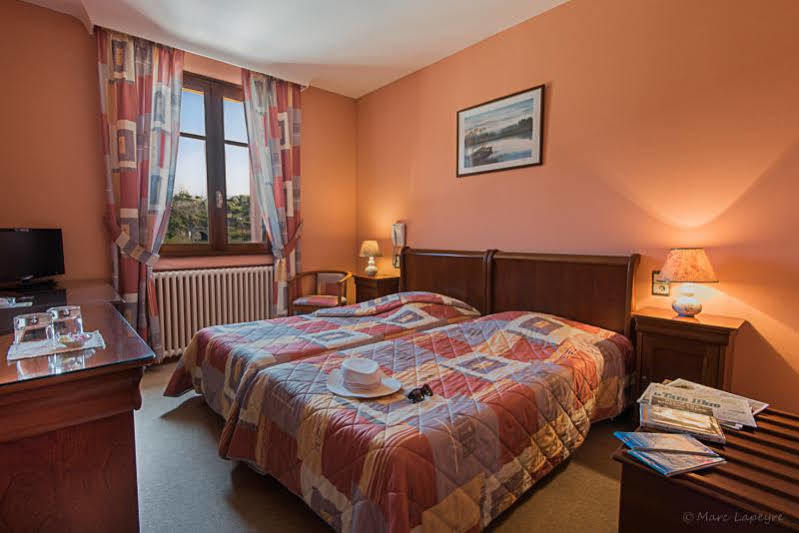 Logis Hotel Restaurant Du Pont Ambialet Экстерьер фото